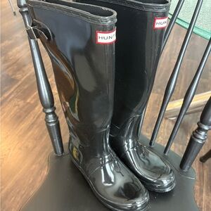 Hunter Shiny Black Waterproof Boots WITH BOOT SOCKS INCLUDED!